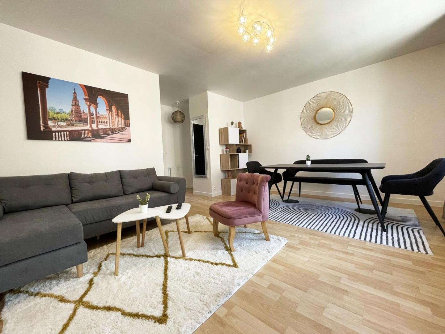 Au Bord De L'Eure - Free Parking Apartment Chartres Bagian luar foto