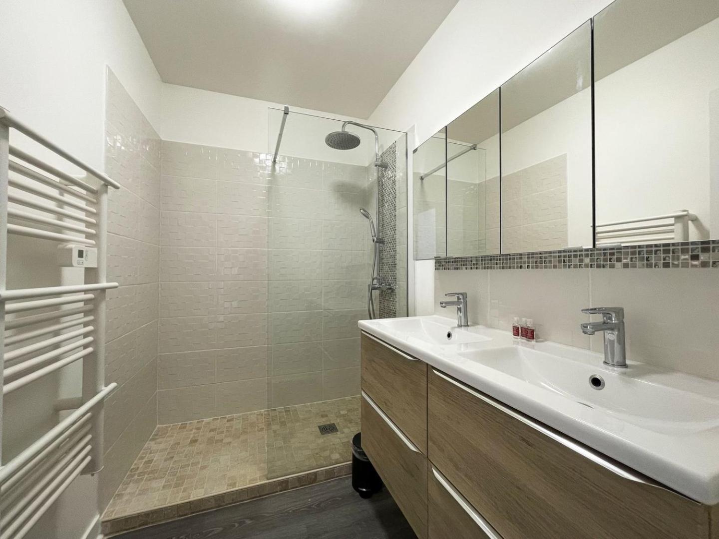 Au Bord De L'Eure - Free Parking Apartment Chartres Bagian luar foto